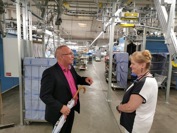 Bild vergrößern: Unternehmensbesuch des Oberbrgermeisters bei Nesbeda