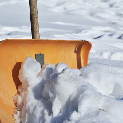 Schneeschaufel Winterdienst