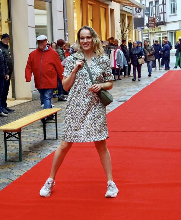Bild vergr&ouml;&szlig;ern: Modefr�hling in der Steinbr�cke