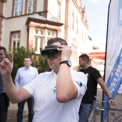 Bild vergrößern: 22 - Mixed Reality Anwendung