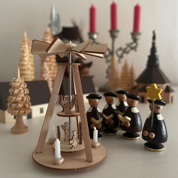 Bild vergrößern: Weihnachten Pyramide