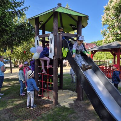 Neue Spielgeräte auf dem Spielplatz der Kita Harzzwerge 