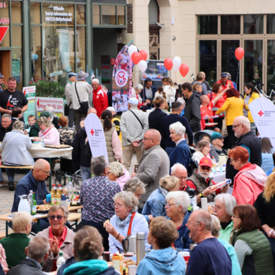 19. B&uuml;rgerfr&uuml;hst&uuml;ck f&uuml;llte den Quedlinburger Marktplatz