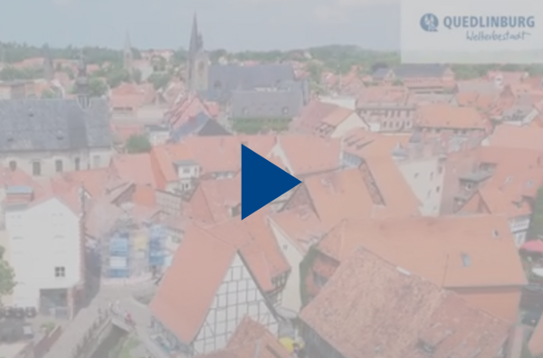 Bild vergr&ouml;&szlig;ern: Thumbnail Blick hinter den Bauzaun 2025 Trailer