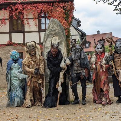 Am 3. Januar 2026 besucht die Schattenwelt Südharz die Quedlinburger zur ersten Rauhnacht.
