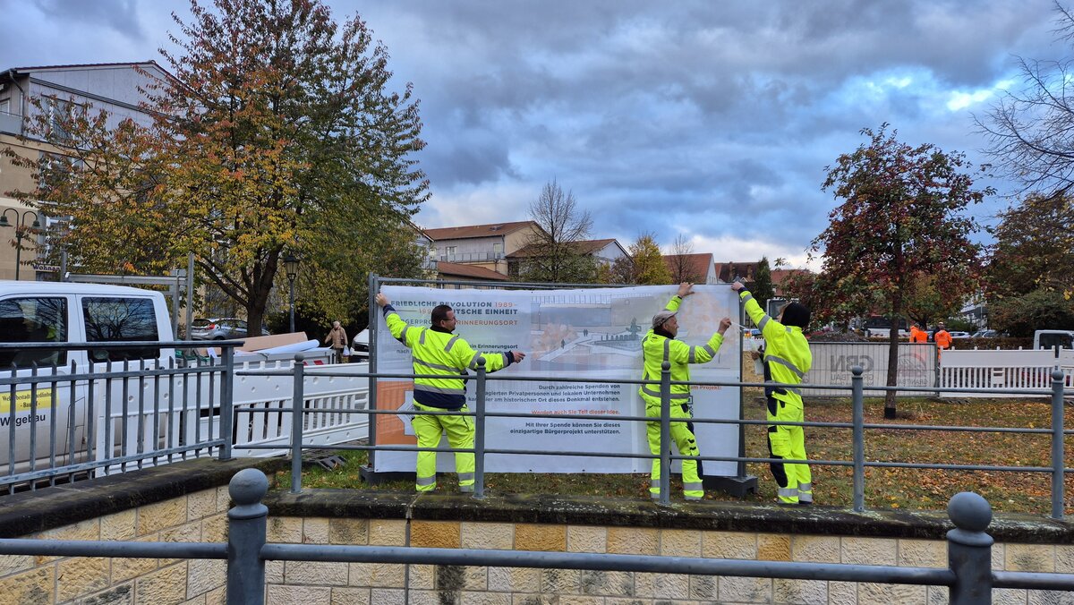 Anbringung-Bauzaunbanner-Denkmal