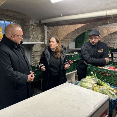 Oberbürgermeister Frank Ruch im Gespräch mit Sarah Zschernitz und Andreas Knospe