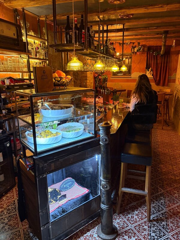 Bild vergr&ouml;&szlig;ern: Kellerbar in der Ruinenromantik