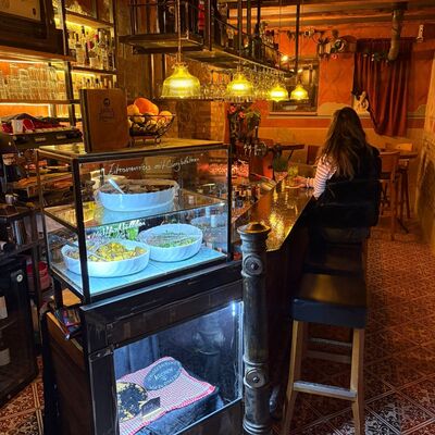 Kellerbar in der Ruinenromantik