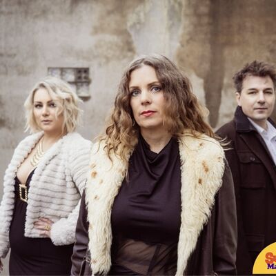 Sunset Mavericks_Portrait_Logo