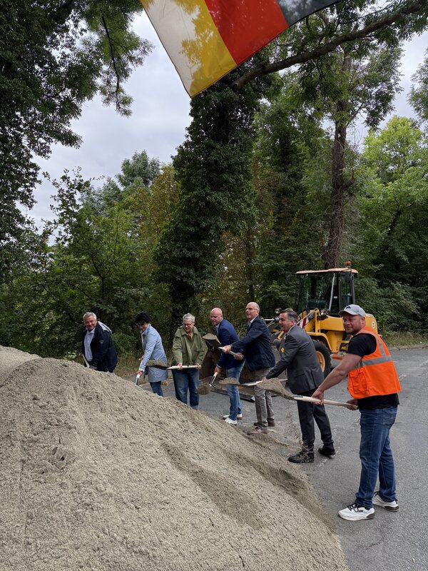 Bild vergr&ouml;&szlig;ern: Spatenstich Baustelle Wipertistra�e