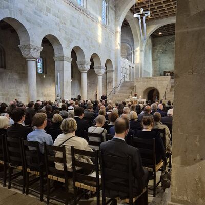 Zahlreiche G&auml;ste nahmen am Festakt in der Stiftskirche teil