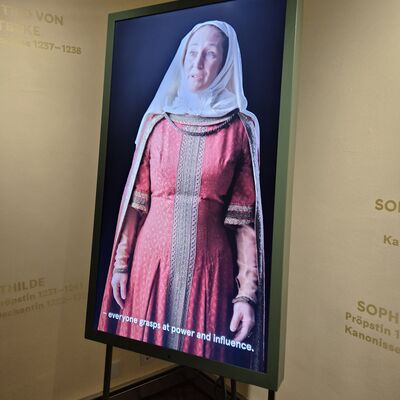 Bild vergr&ouml;&szlig;ern: Die �btissinnen erz�hlen im Schlossmuseum aus ihrem Leben